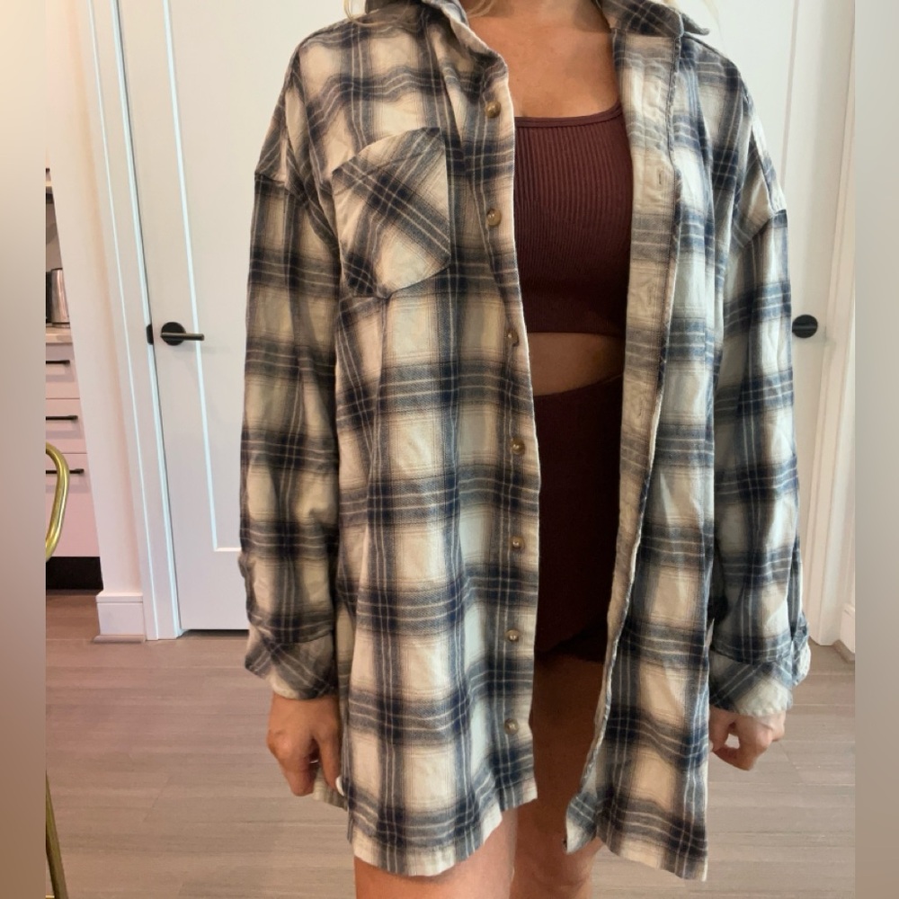 Oversized longsleeved plaid flannel